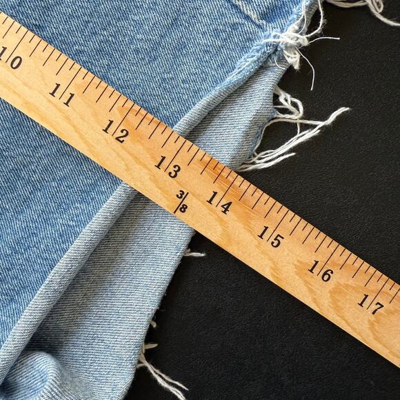 LEVIS Premium Ribcage Shorts Size 30 Big E Super High Rise Classic With Raw Hem - Picture 4 of 12